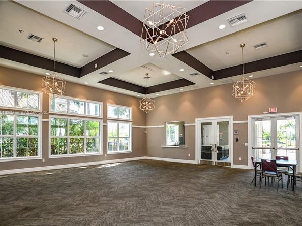 4330 Hillcrest Dr 804, Hollywood FL 33021