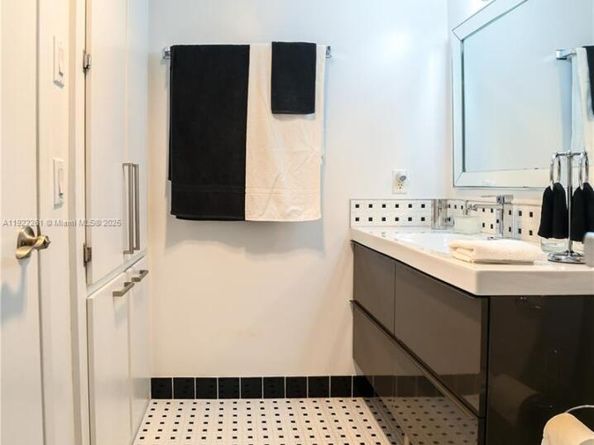 4330 Hillcrest Dr 804, Hollywood FL 33021