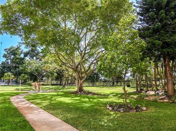 4330 Hillcrest Dr 804, Hollywood FL 33021