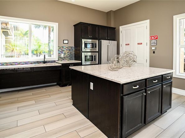 4330 Hillcrest Dr 804, Hollywood FL 33021