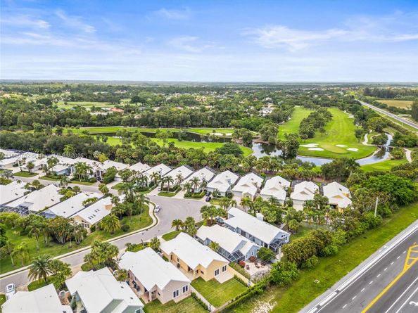 9041 Baybury Ln, West Palm Beach FL 33411