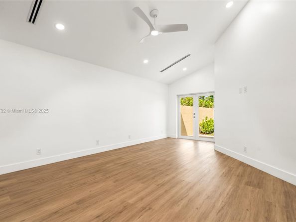 9041 Baybury Ln, West Palm Beach FL 33411
