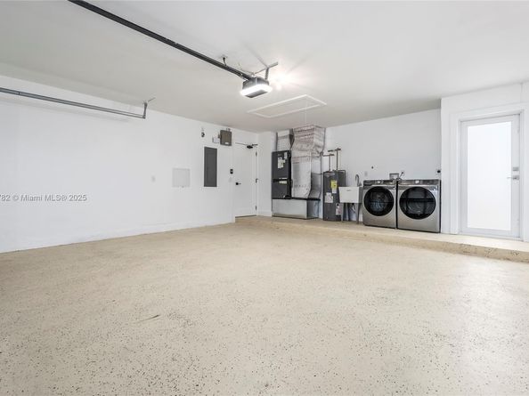 9041 Baybury Ln, West Palm Beach FL 33411