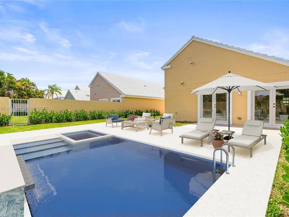 9041 Baybury Ln, West Palm Beach FL 33411