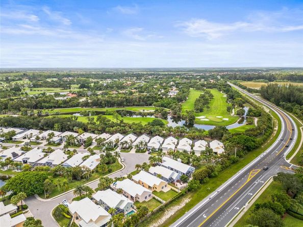 9041 Baybury Ln, West Palm Beach FL 33411