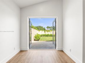 9041 Baybury Ln, West Palm Beach FL 33411