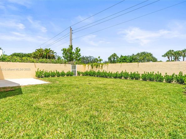9041 Baybury Ln, West Palm Beach FL 33411