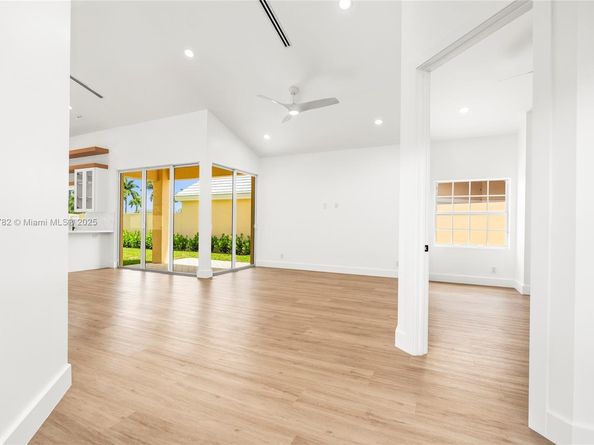 9041 Baybury Ln, West Palm Beach FL 33411