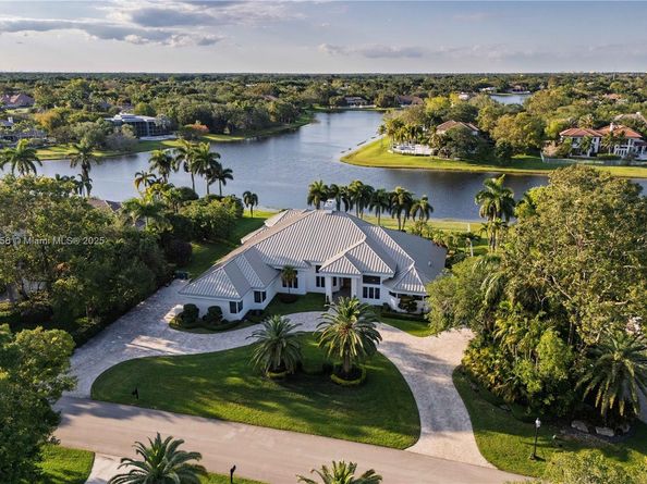 3425 Saddlebrook Ln, Weston FL 33331