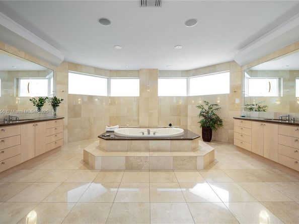 3425 Saddlebrook Ln, Weston FL 33331