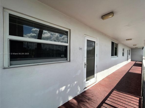 6005 Del Lago Cir 210, Sunrise FL 33313