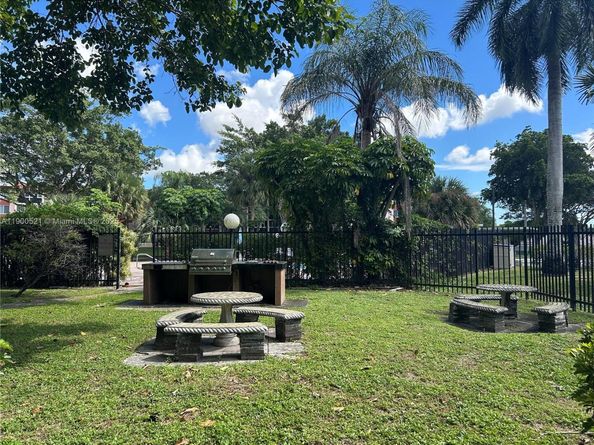6005 Del Lago Cir 210, Sunrise FL 33313