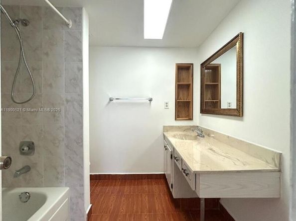 6005 Del Lago Cir 210, Sunrise FL 33313