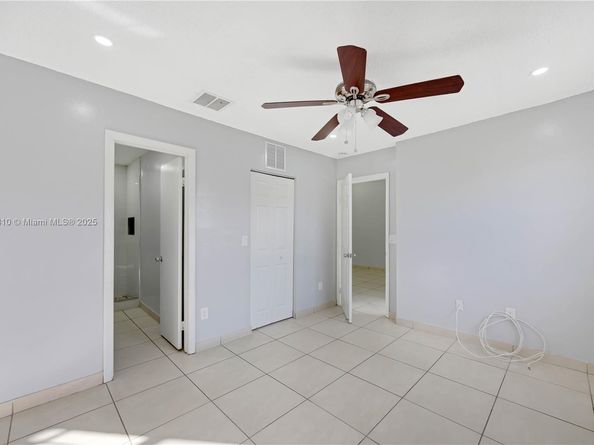 18350 NW 68th Ave F, Hialeah FL 33015