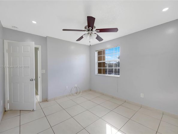 18350 NW 68th Ave F, Hialeah FL 33015