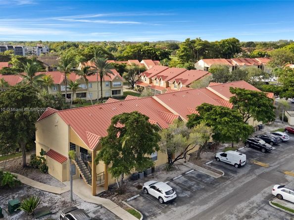18350 NW 68th Ave F, Hialeah FL 33015