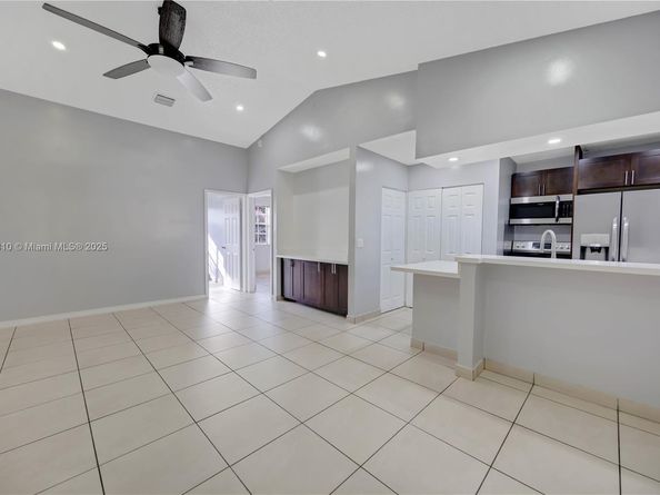 18350 NW 68th Ave F, Hialeah FL 33015