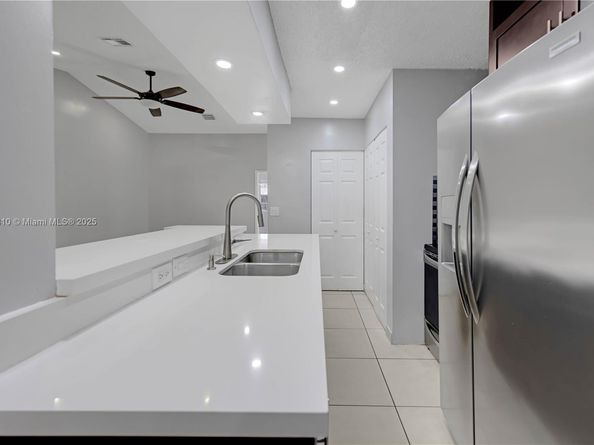 18350 NW 68th Ave F, Hialeah FL 33015