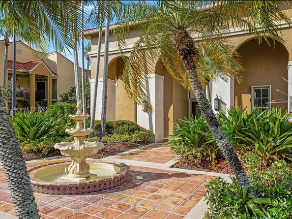 18350 NW 68th Ave F, Hialeah FL 33015