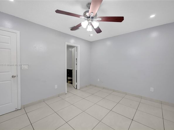 18350 NW 68th Ave F, Hialeah FL 33015