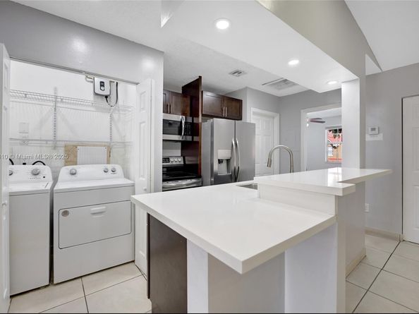 18350 NW 68th Ave F, Hialeah FL 33015