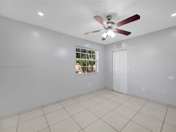 18350 NW 68th Ave F, Hialeah FL 33015
