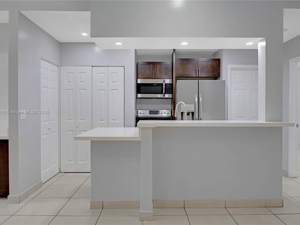 18350 NW 68th Ave F, Hialeah FL 33015