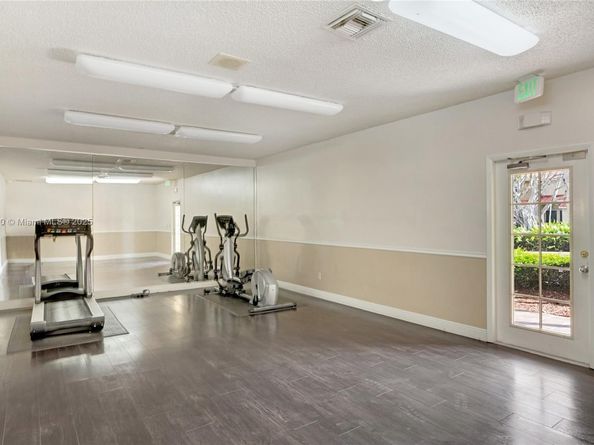 18350 NW 68th Ave F, Hialeah FL 33015