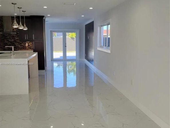 10333 SW 6th St, Sweetwater FL 33174