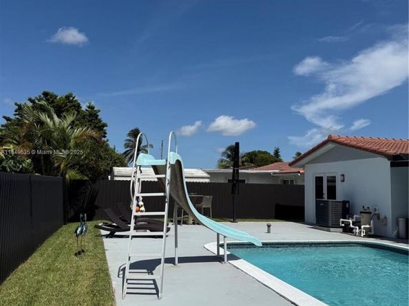 10333 SW 6th St, Sweetwater FL 33174