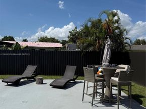 10333 SW 6th St, Sweetwater FL 33174