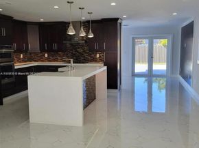 10333 SW 6th St, Sweetwater FL 33174