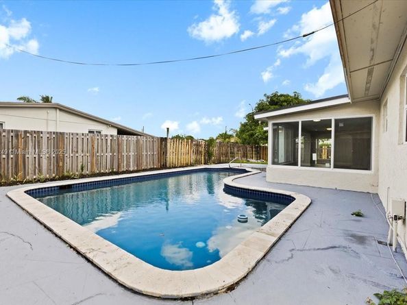 4131 NW 13th Ave, Oakland Park FL 33309