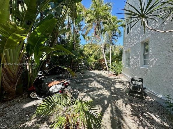 940 7th St D, Miami Beach FL 33139