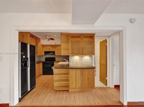 8335 SW 72nd Ave 205D, Miami FL 33143