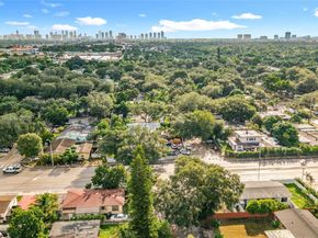 605 NE 164th St, Miami FL 33162