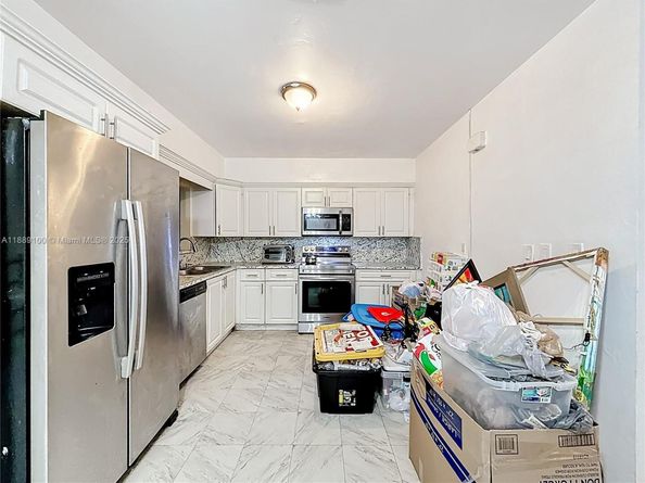 605 NE 164th St, Miami FL 33162