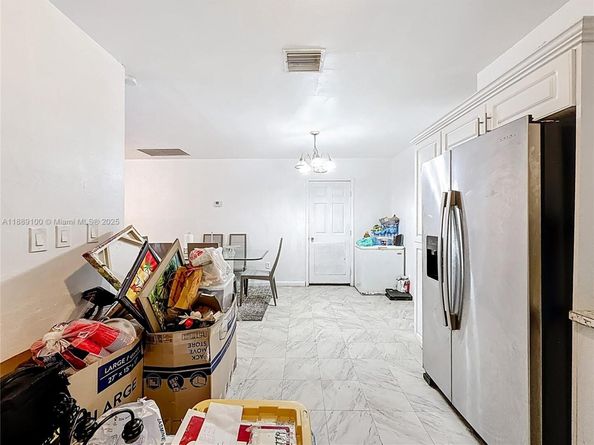 605 NE 164th St, Miami FL 33162