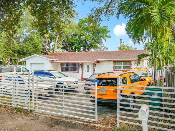 605 NE 164th St, Miami FL 33162