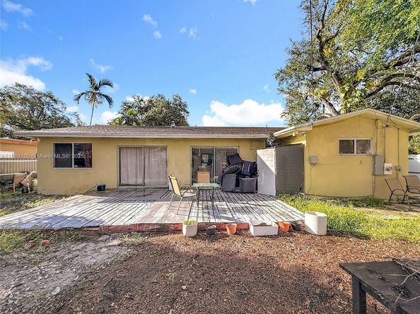 605 NE 164th St, Miami FL 33162
