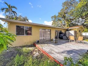 605 NE 164th St, Miami FL 33162