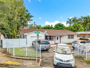 605 NE 164th St, Miami FL 33162