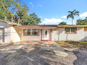 605 NE 164th St, Miami FL 33162