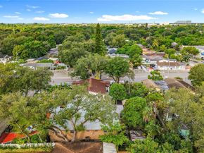605 NE 164th St, Miami FL 33162