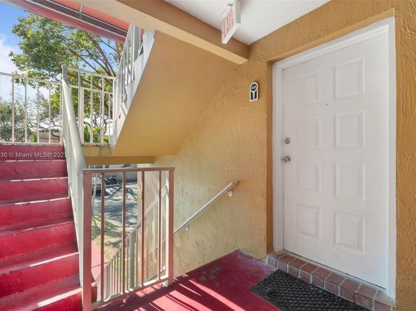 15600 SW 80th St L203, Miami FL 33193