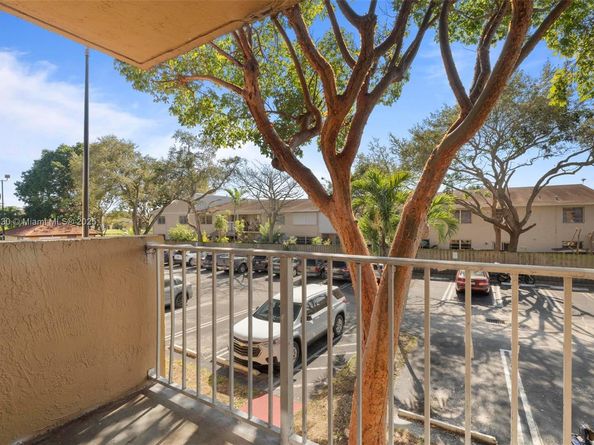 15600 SW 80th St L203, Miami FL 33193