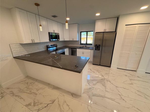 2430 NW 22nd Rd, Fort Lauderdale FL 33311