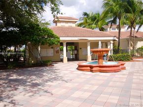 2458 Centergate Dr 202, Miramar FL 33025