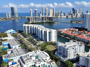 3029 NE 188th St 902, Aventura FL 33180