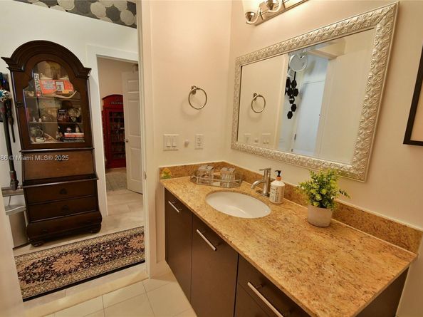 3029 NE 188th St 902, Aventura FL 33180